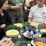 Деревянная подставка, лапка ели, клей и мишура. Для детей-сирот и детей, оставшихся без попечения родителей, организовали необычный мастер-класс. - Кольский район